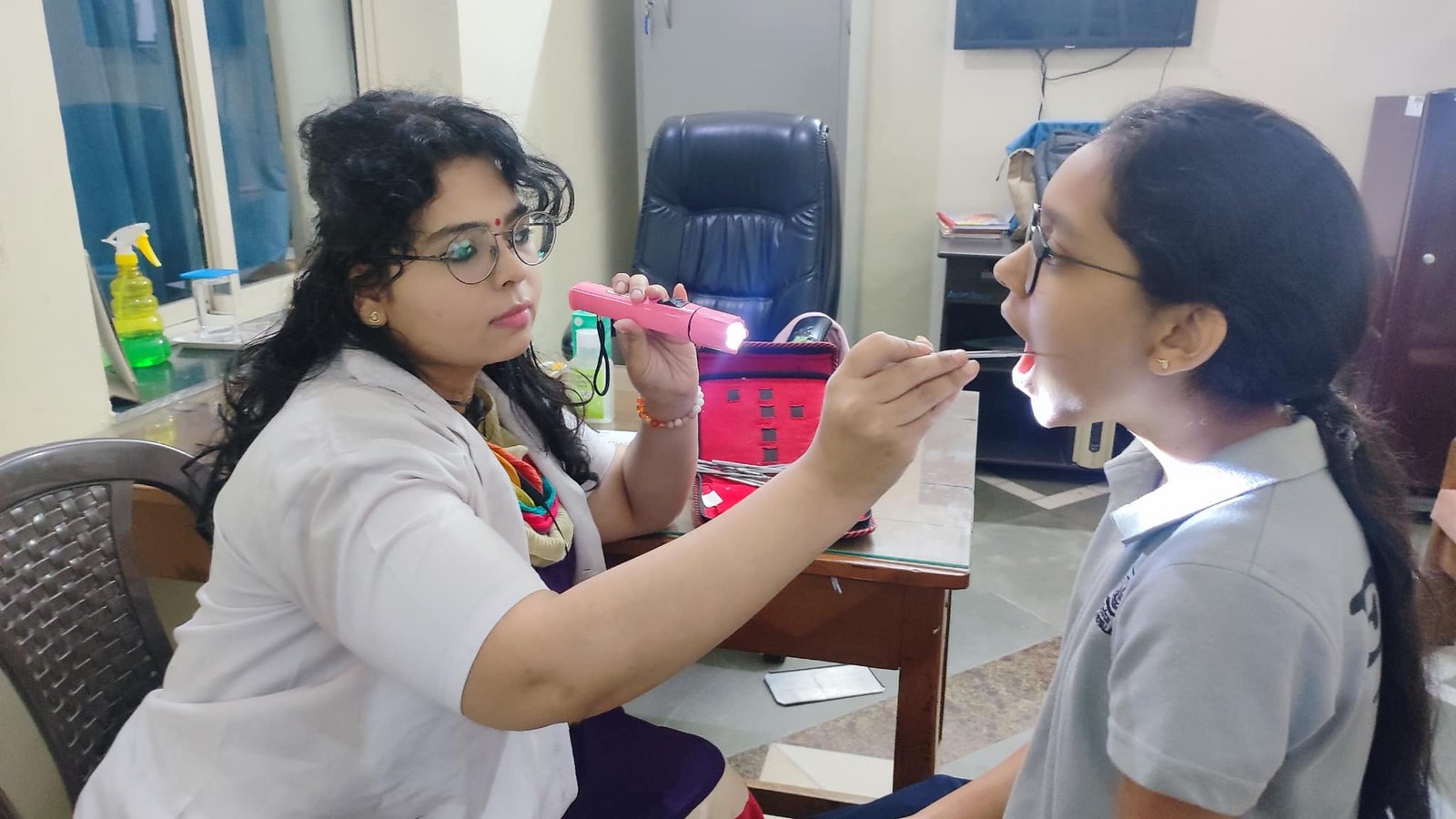 Dental Tonic clinic team and environment in Gwalior